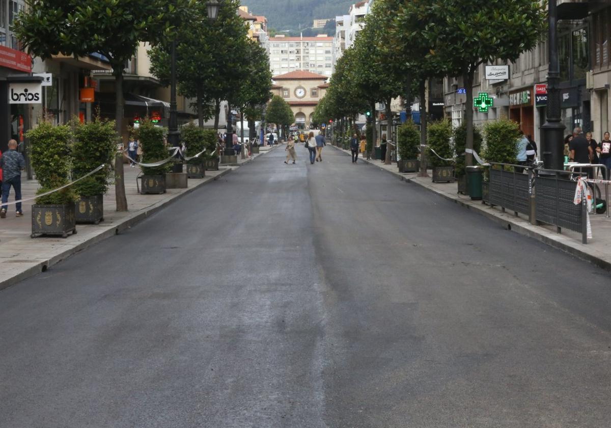 La calle Uría permanecía ayer cortada entre Independencia y Conde de Toreno.