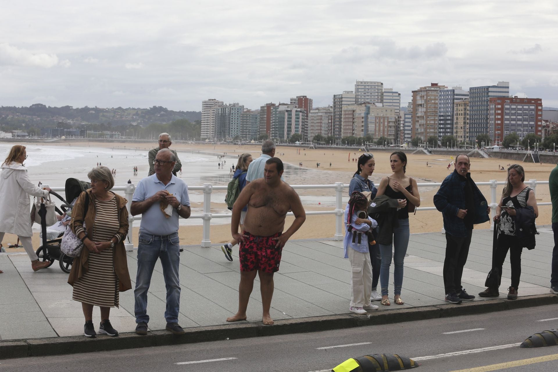 Las imágenes que deja La Vuelta: la salida en Luanco y su paso por Gijón