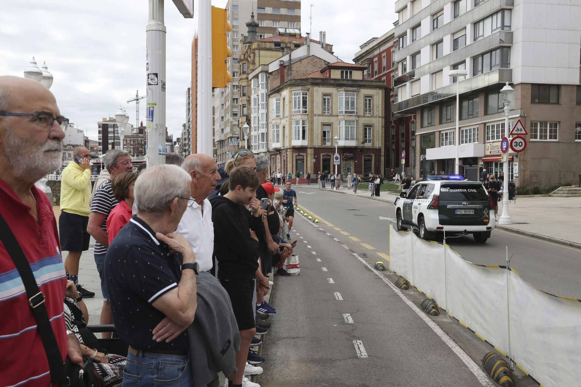 Las imágenes que deja La Vuelta: la salida en Luanco y su paso por Gijón