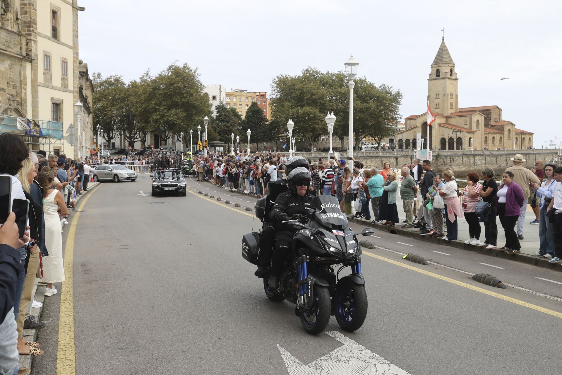 Las imágenes que deja La Vuelta: la salida en Luanco y su paso por Gijón