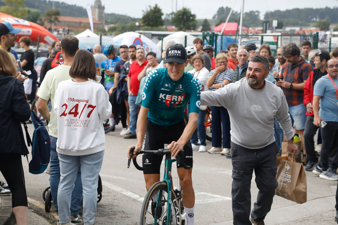 Las imágenes que deja La Vuelta: la salida en Luanco y su paso por Gijón