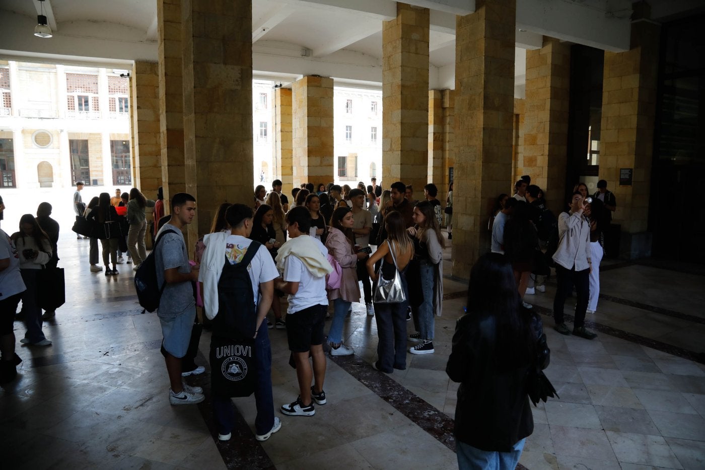 Alumnado de la Facultad Jovellanos, al inicio del pasado curso.