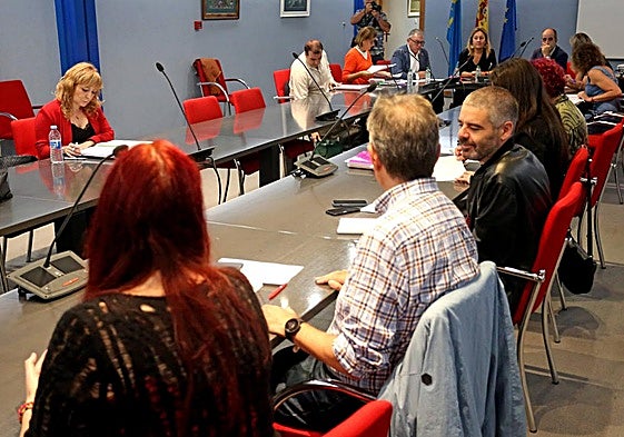 Los sindicatos, «moderadamente satisfechos» con el acuerdo que reduce la jornada lectiva de los maestros