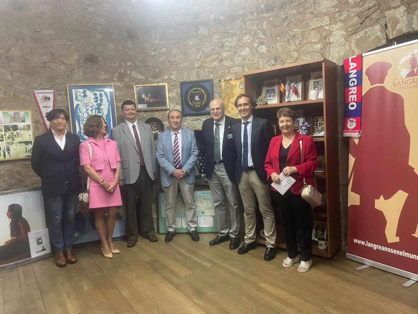 En el centro de la imagen, Ángela Santianes, Manuel Llaneza Jove, Gabriel Menéndez Zorita y José Manuel Solís.