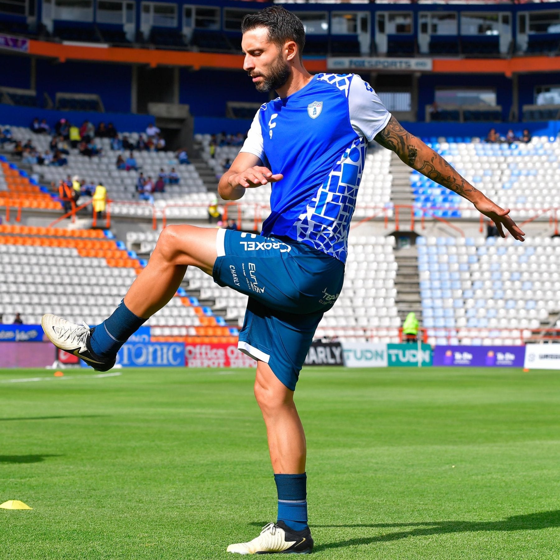 Borja Bastón, en un entreno con Pachuca.