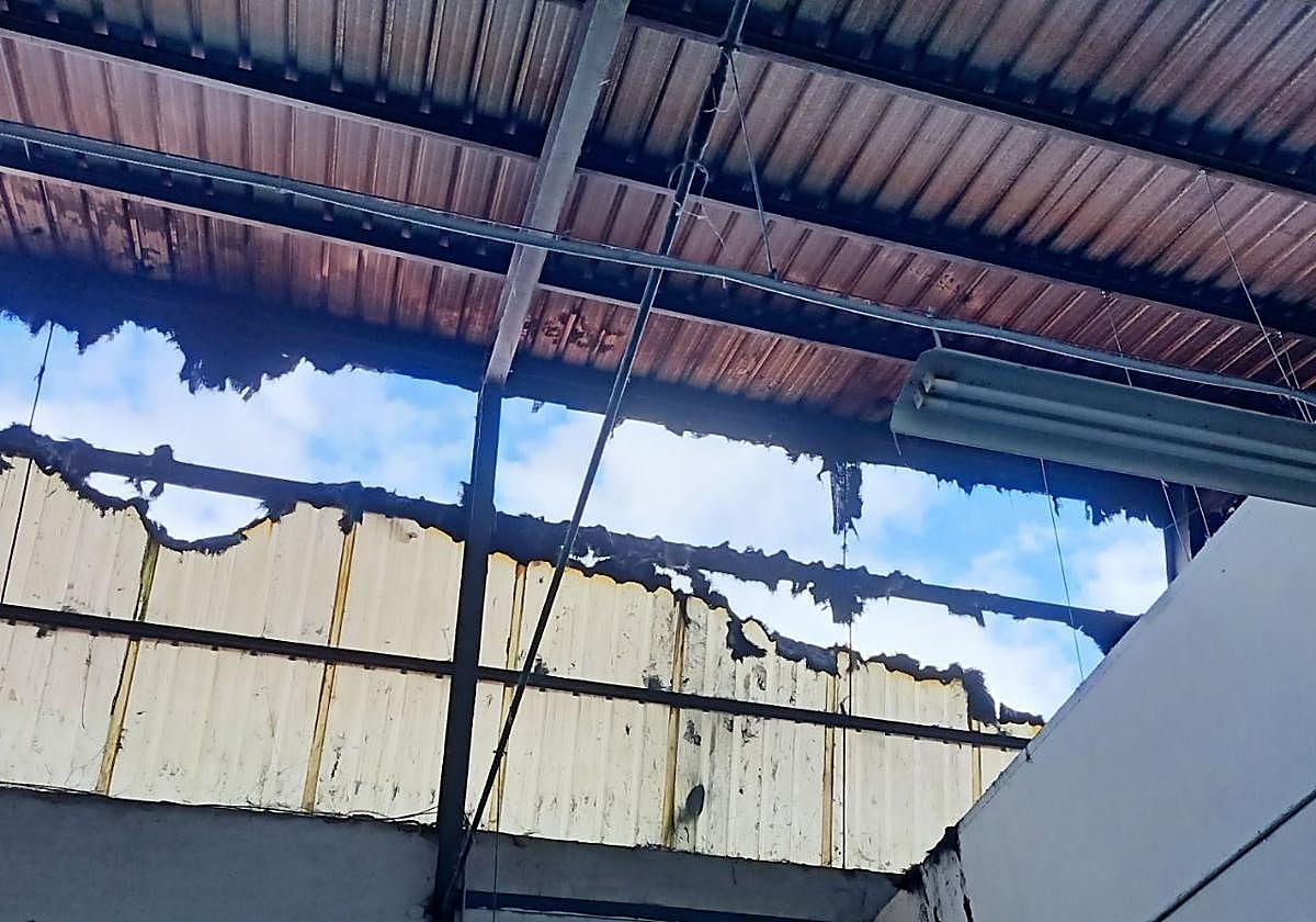 El estado en el que quedó la parte del techo afectada.