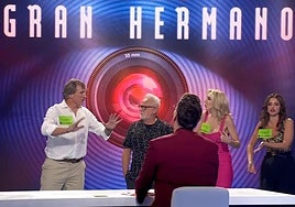 Ismael Beiro e Iván Armesto, por la izquierda, en el programa de Carlos Latre, 'Babylon show'.