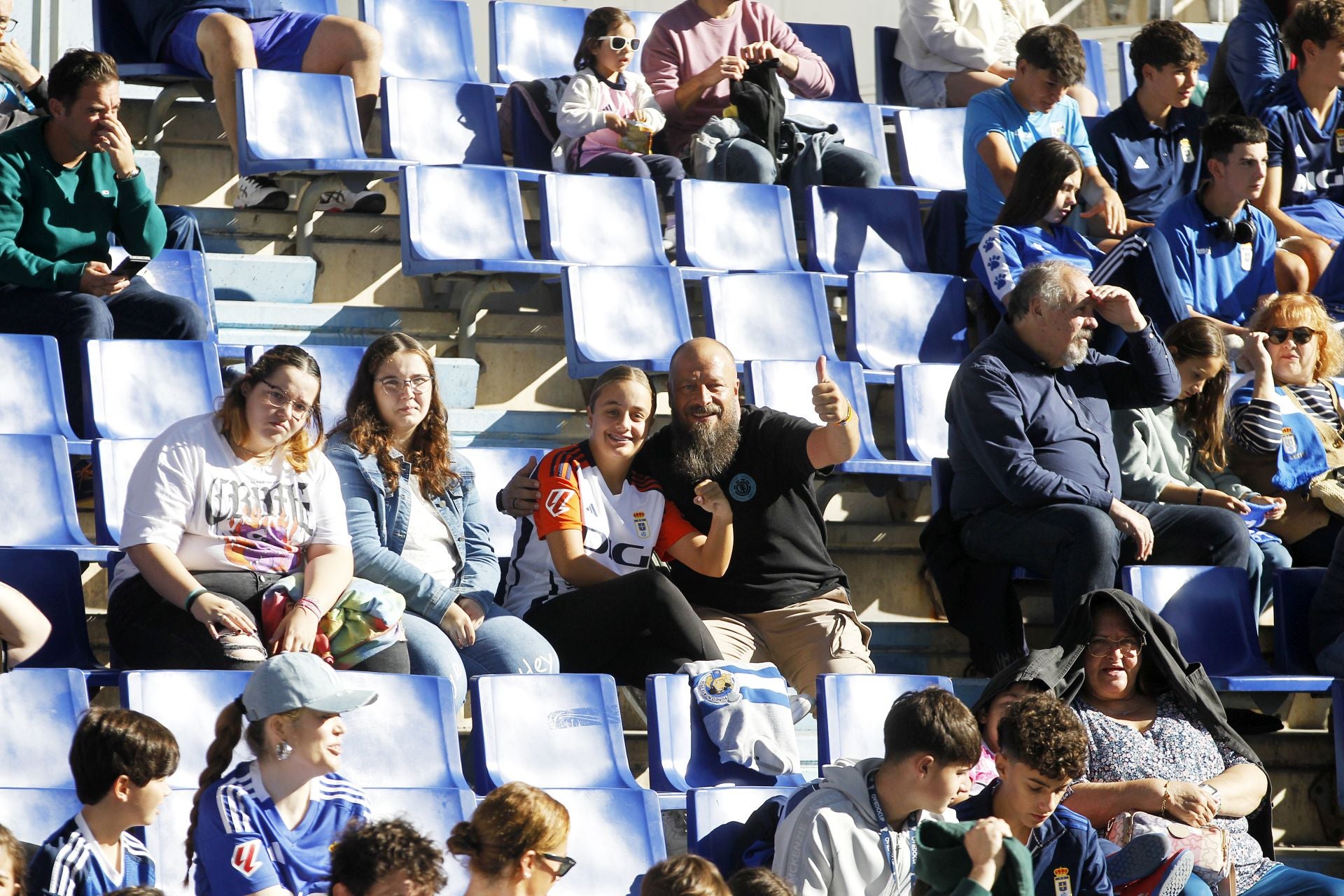 Más de 1.500 seguidores del Oviedo, en el último entrenamiento antes del derbi