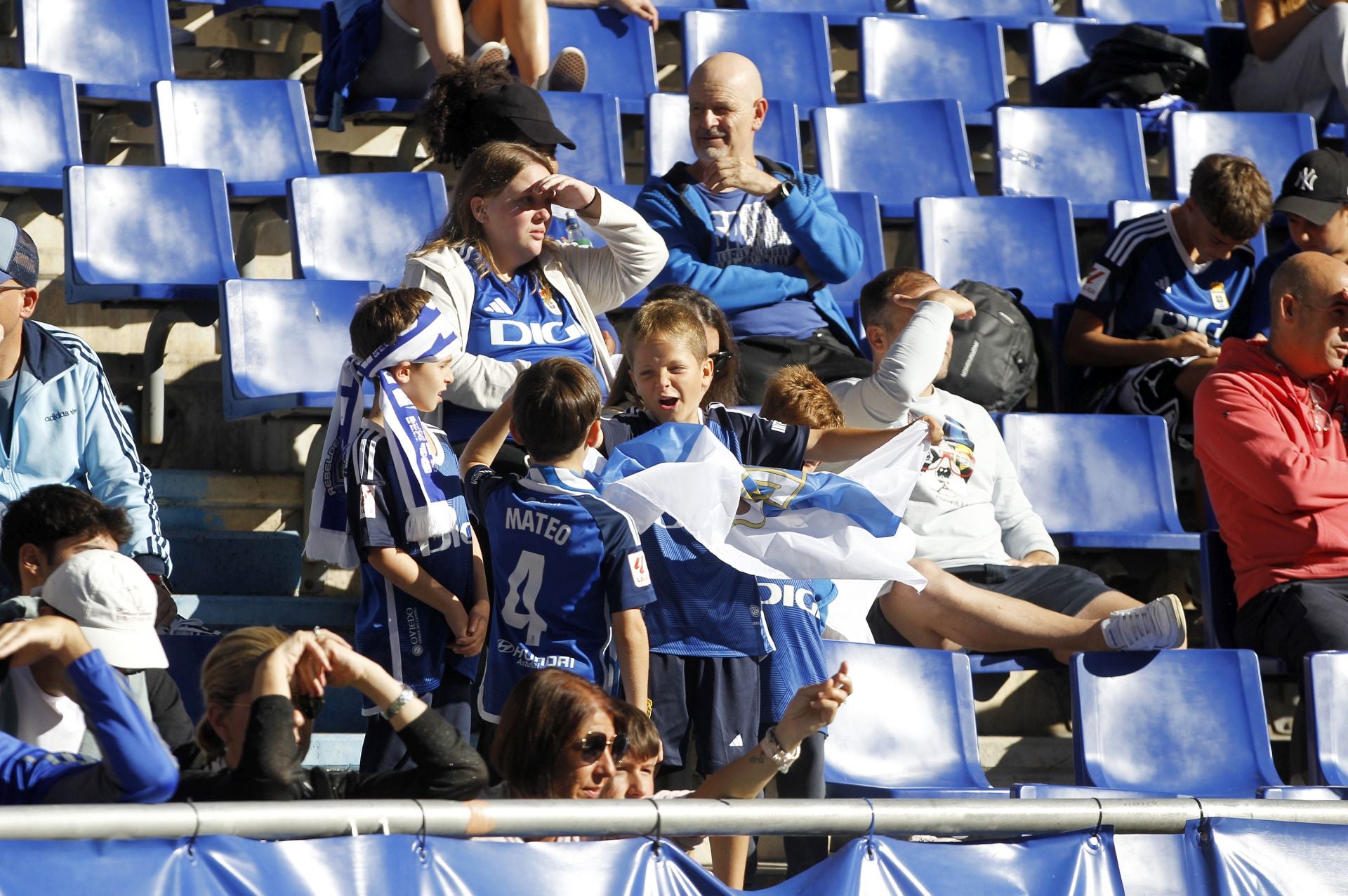 Más de 1.500 seguidores del Oviedo, en el último entrenamiento antes del derbi