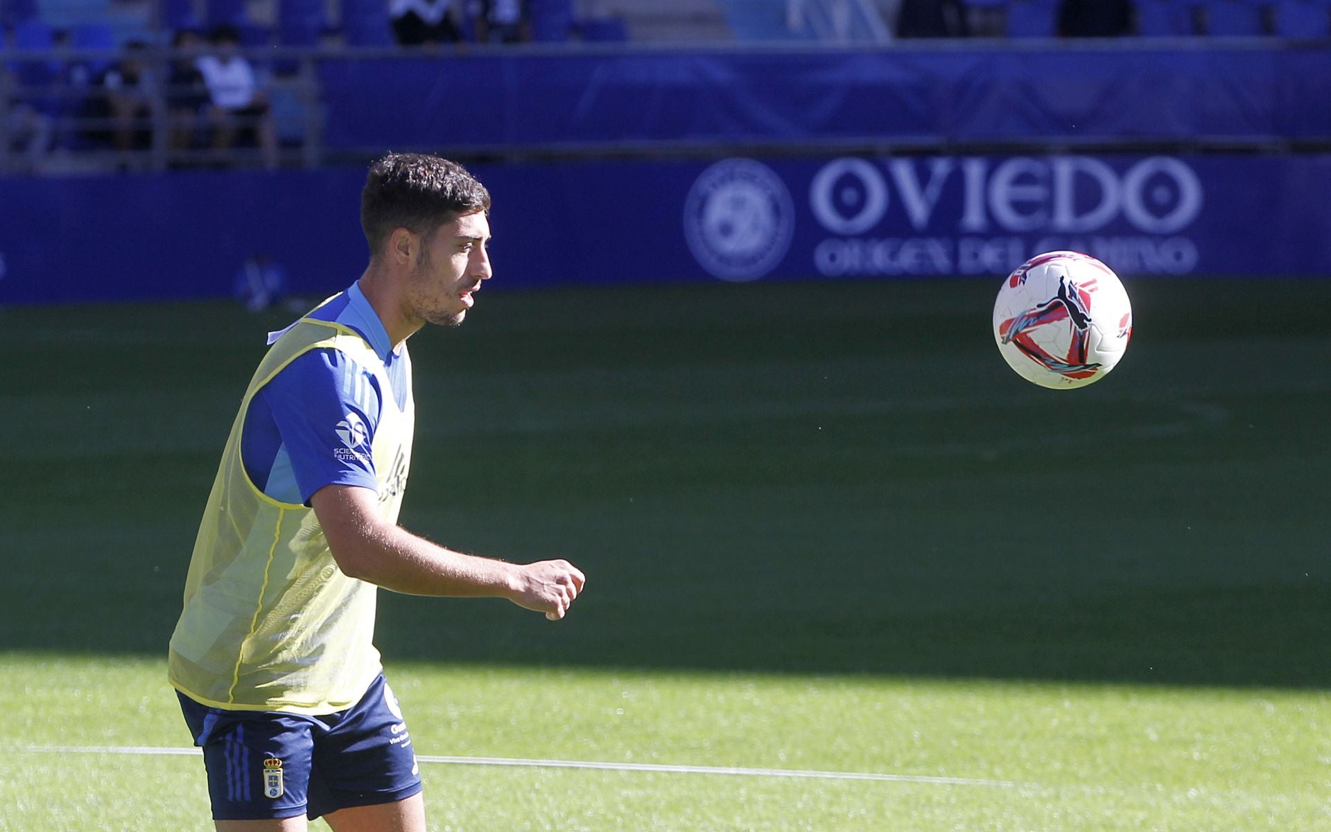 Más de 1.500 seguidores del Oviedo, en el último entrenamiento antes del derbi