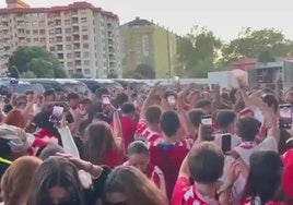 Gijón estalla de alegría en el derbi
