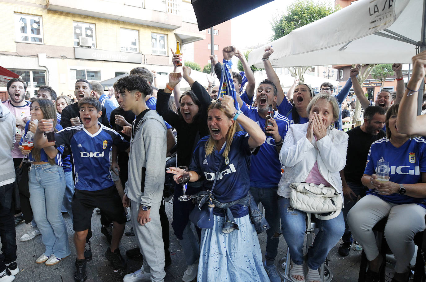 Así vivió la afición del Oviedo el derbi