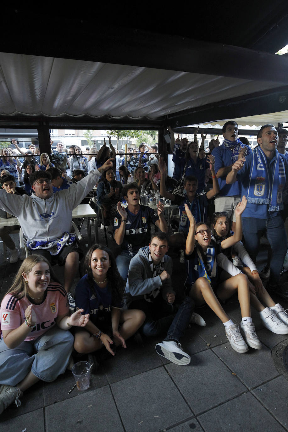 Así vivió la afición del Oviedo el derbi