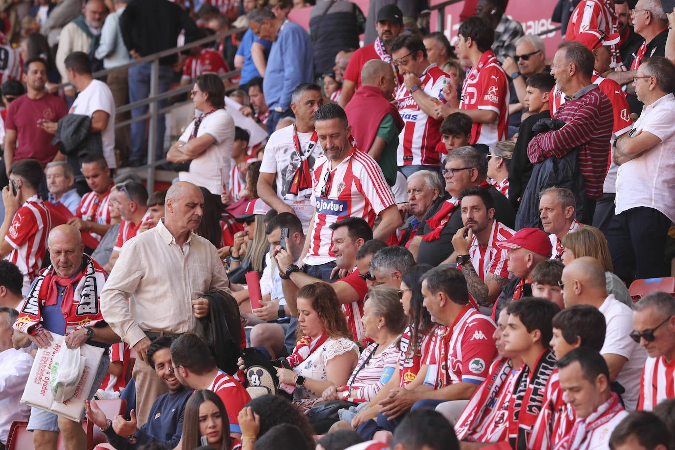 ¿Estuviste en el Sporting - Real Oviedo? ¡Búscate!