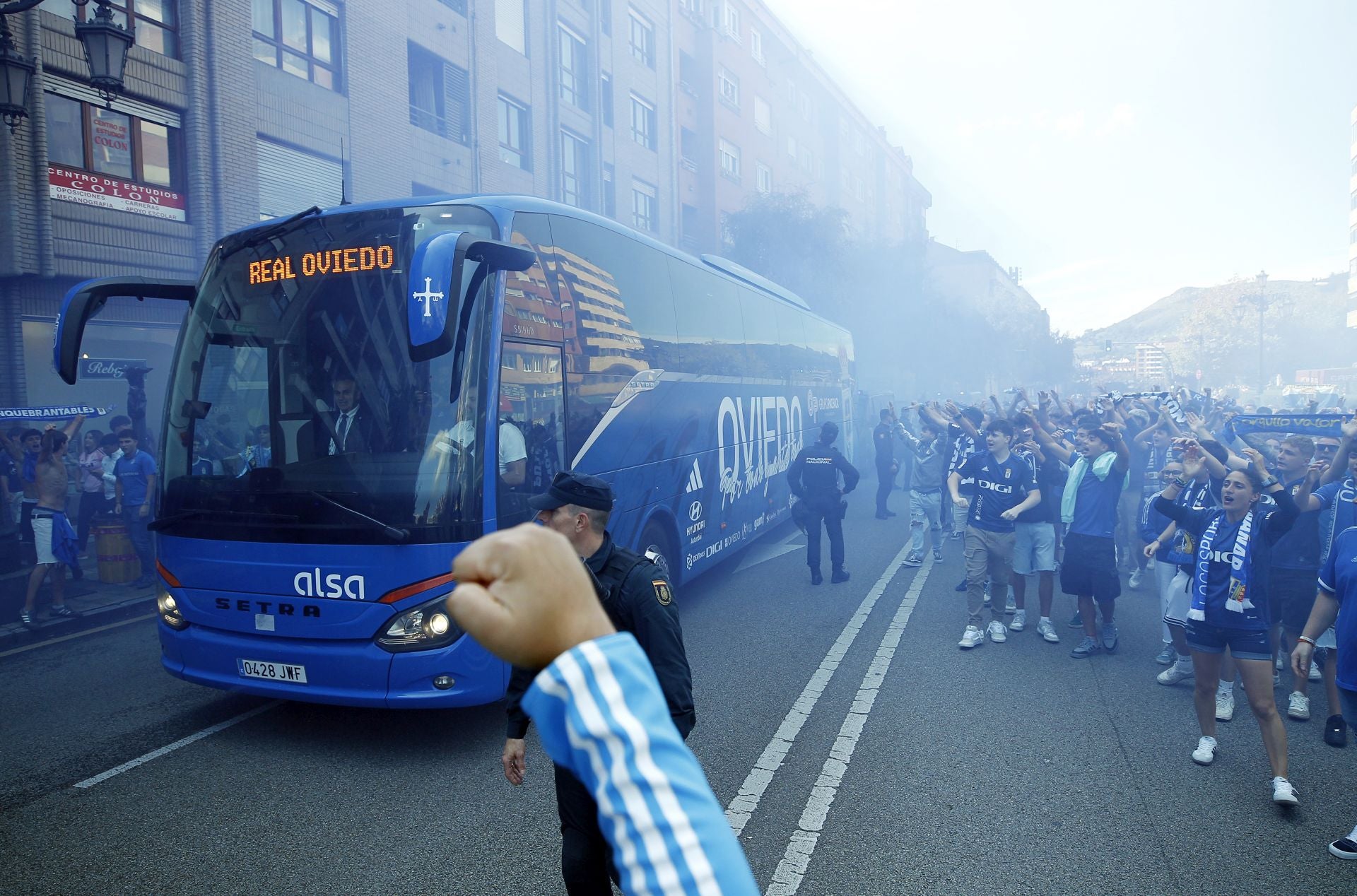 Impresionante despedida del oviedismo a sus jugadores