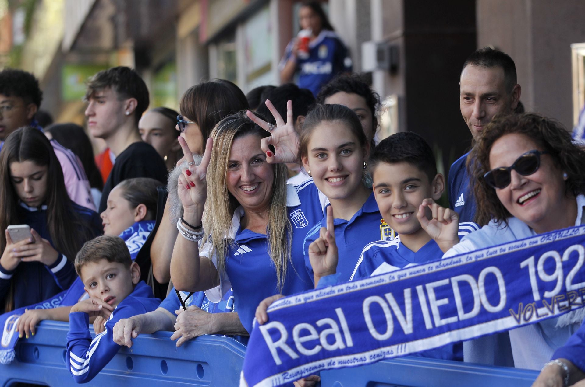 Impresionante despedida del oviedismo a sus jugadores