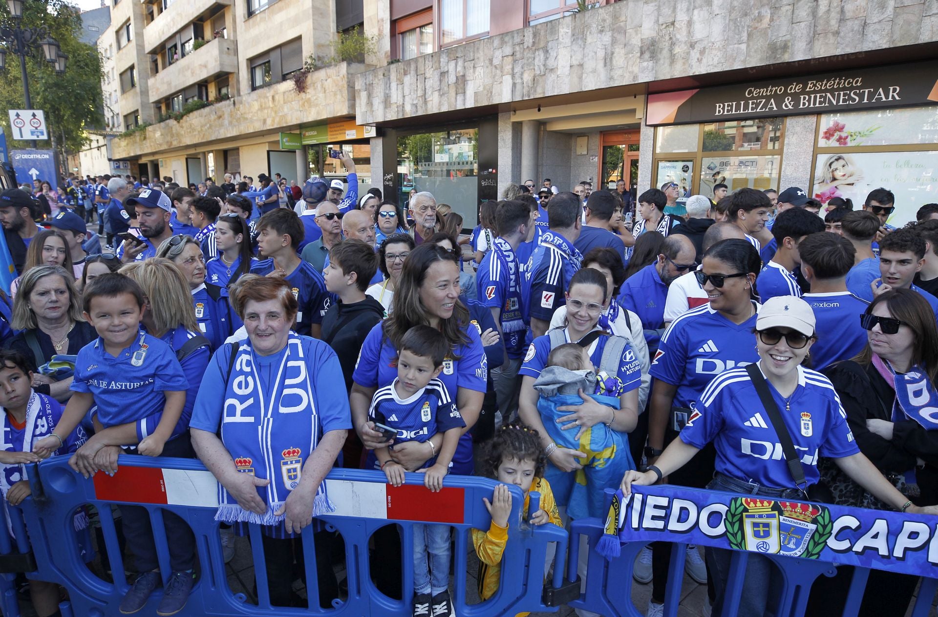 Impresionante despedida del oviedismo a sus jugadores