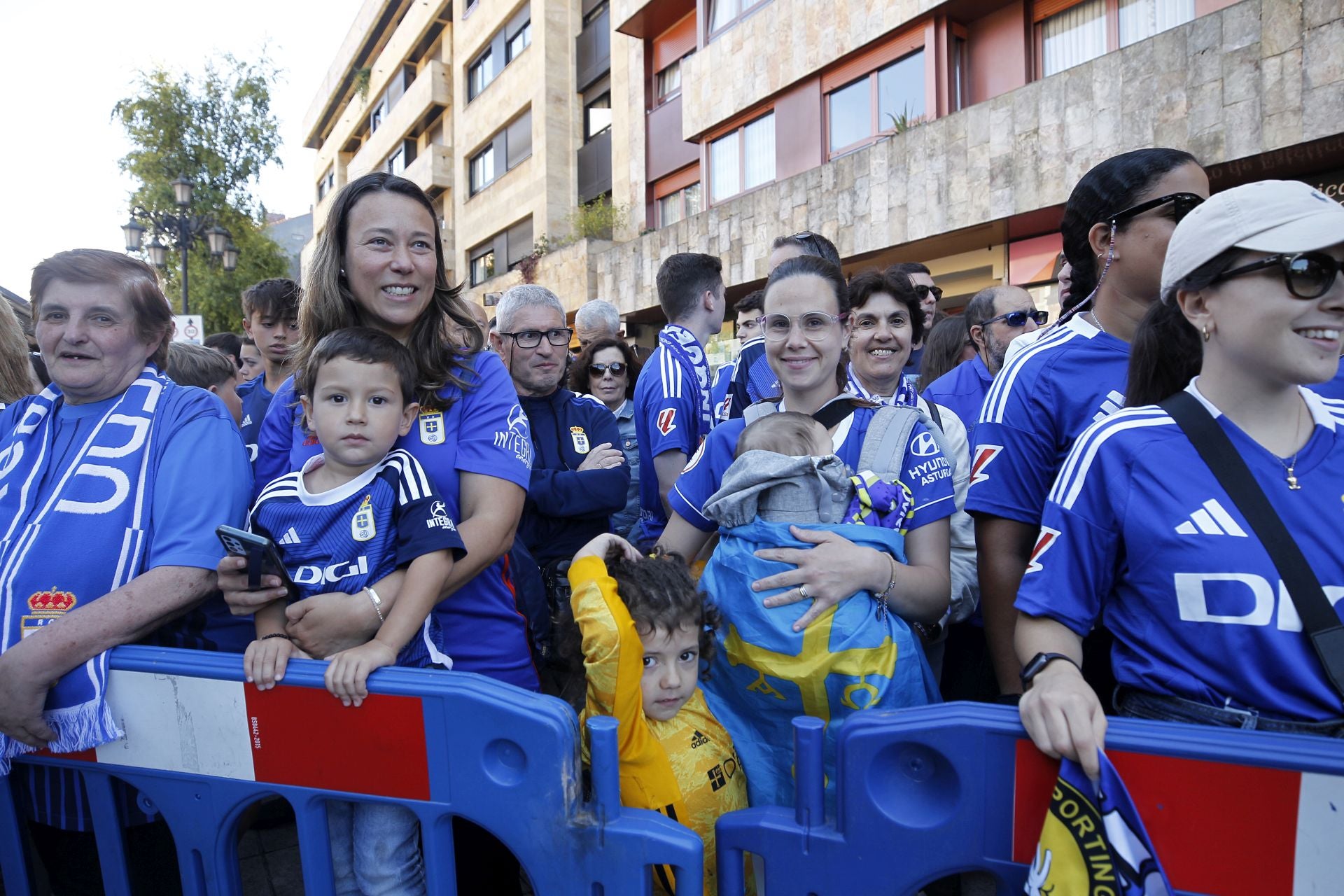 Impresionante despedida del oviedismo a sus jugadores