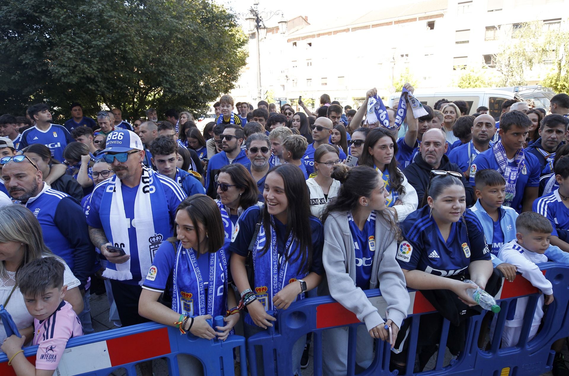 Impresionante despedida del oviedismo a sus jugadores