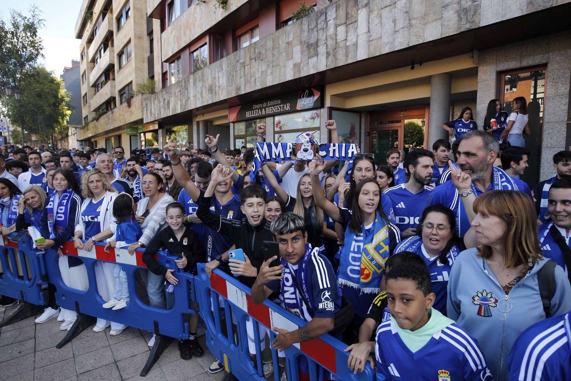 Impresionante despedida del oviedismo a sus jugadores