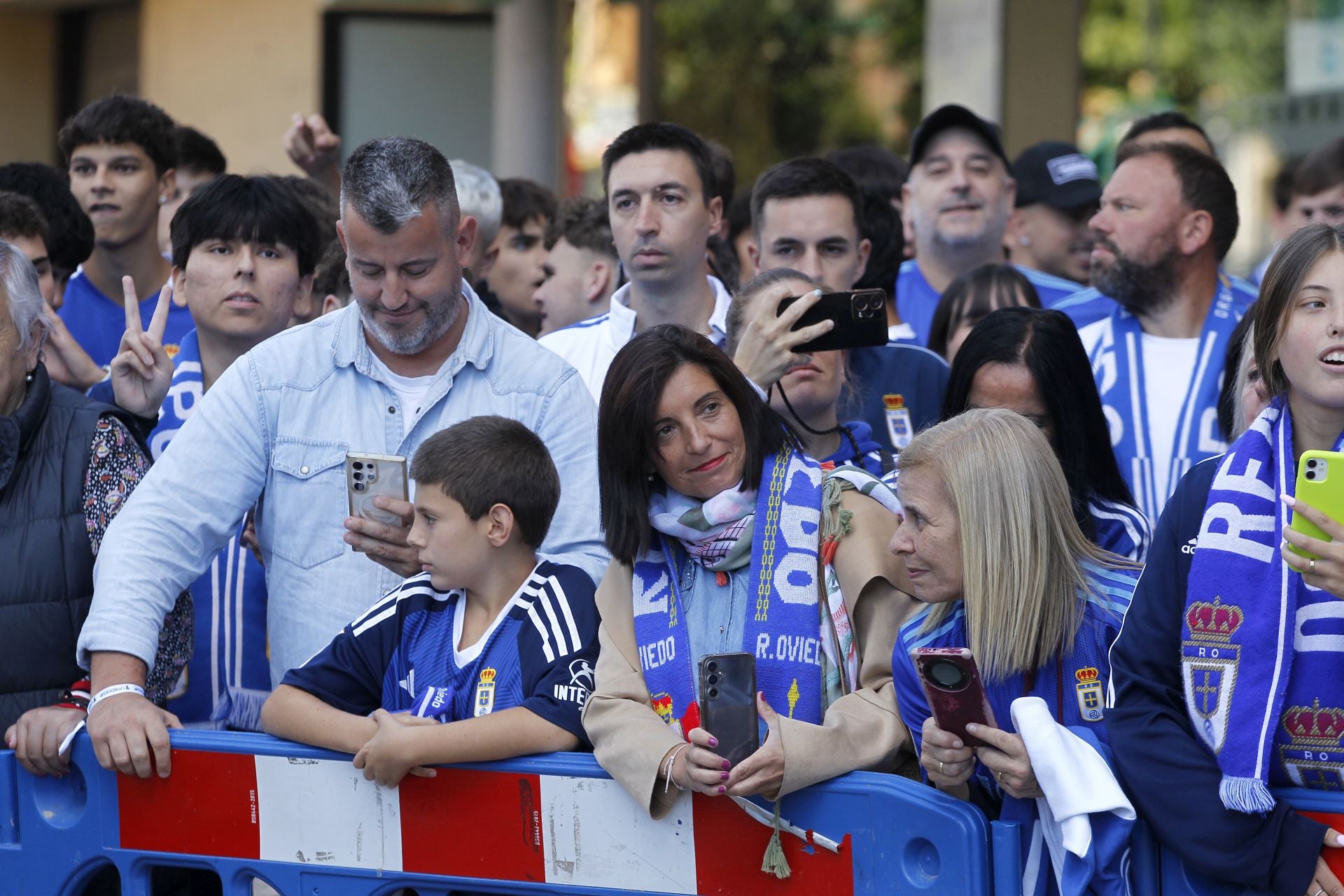 Impresionante despedida del oviedismo a sus jugadores