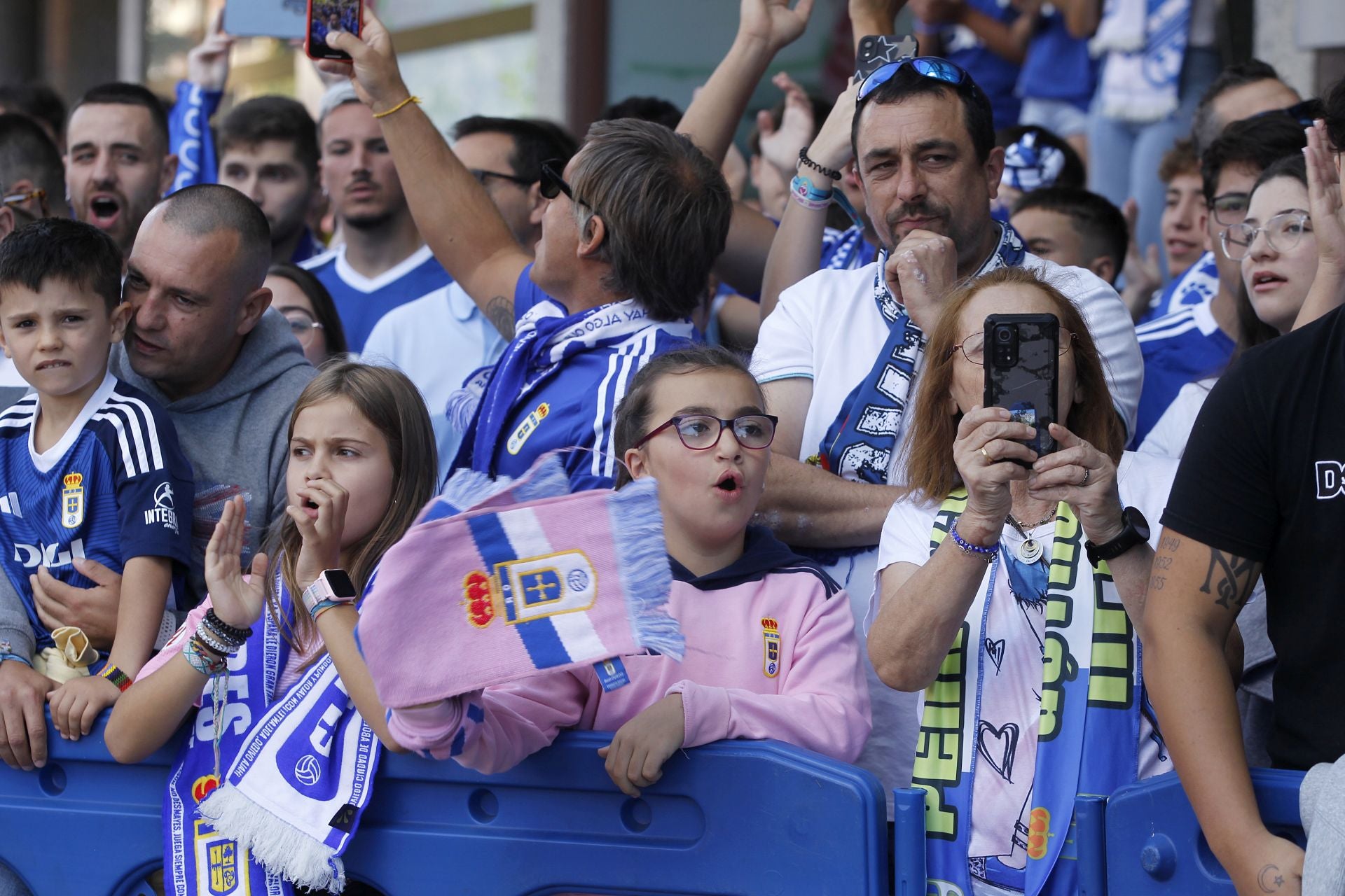 Impresionante despedida del oviedismo a sus jugadores