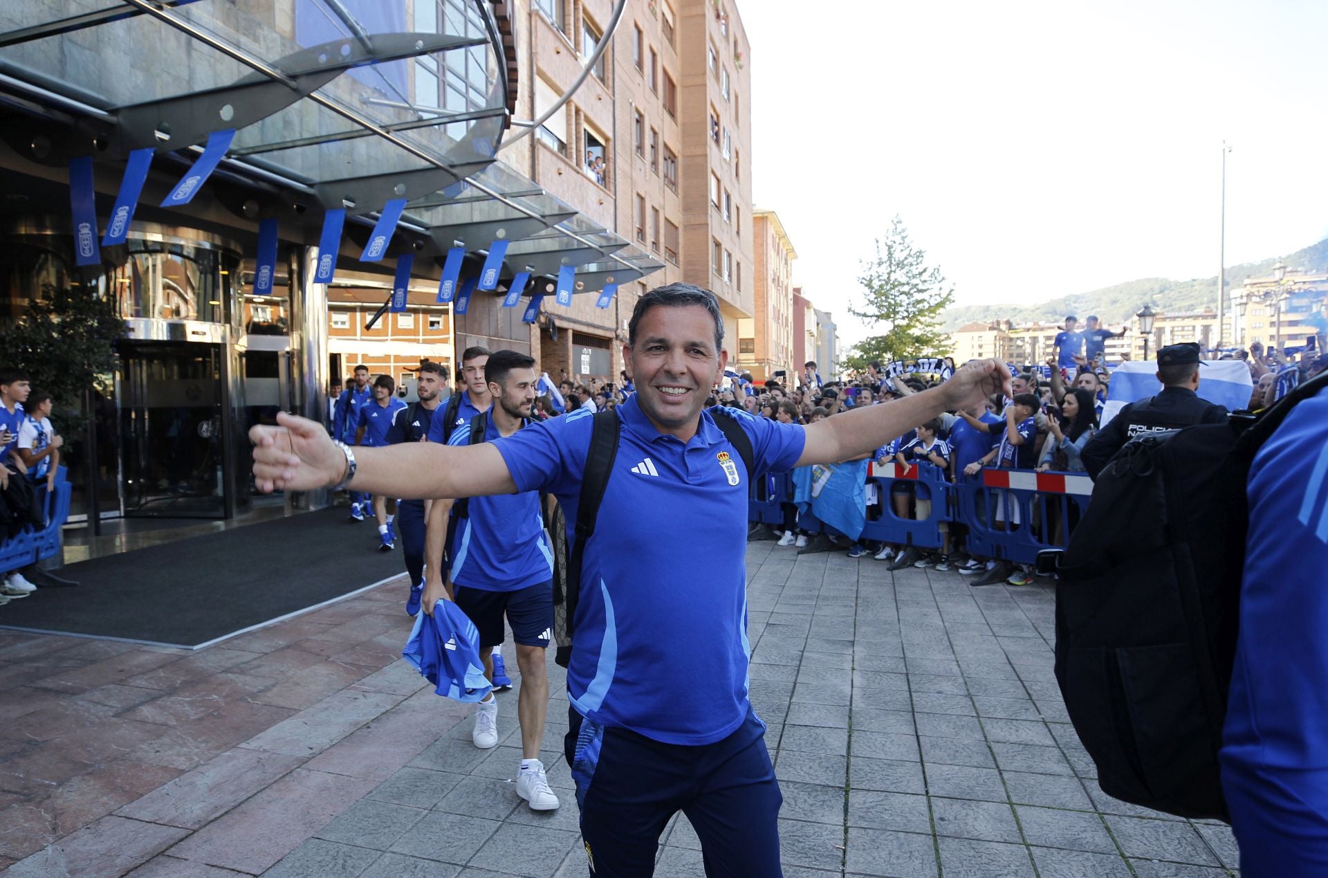 Impresionante despedida del oviedismo a sus jugadores