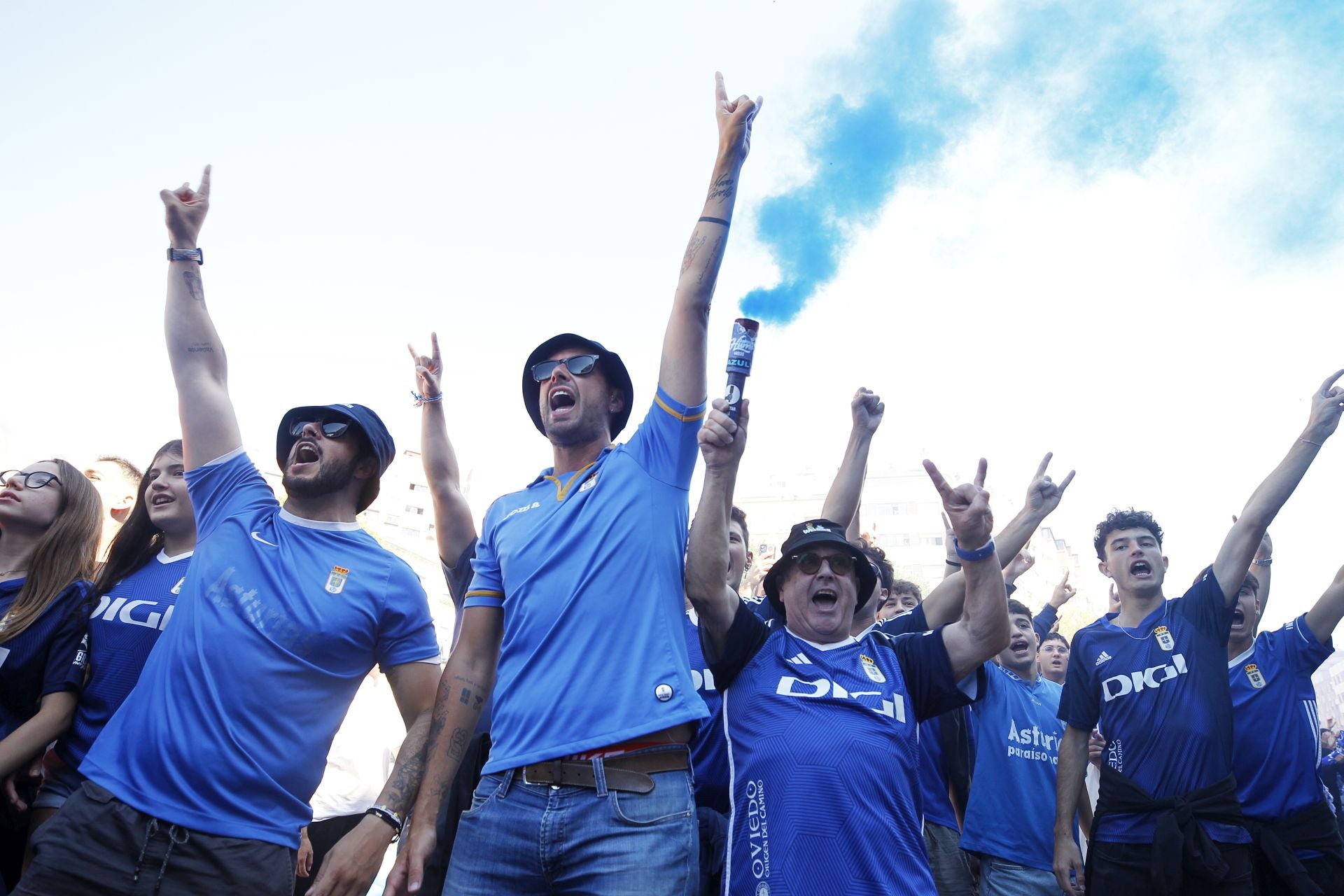 Impresionante despedida del oviedismo a sus jugadores