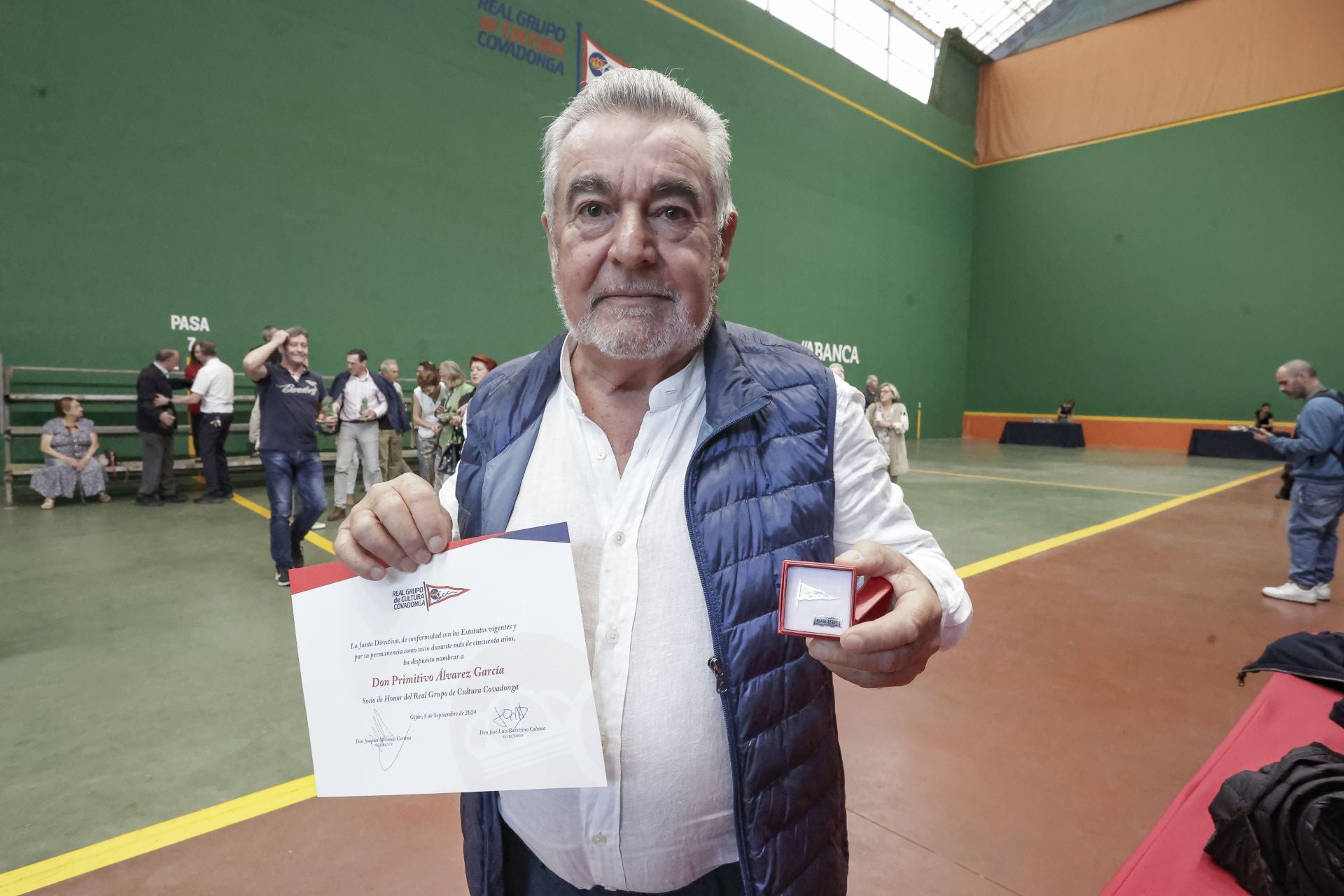 El Grupo Covadonga distingue a sus socios de mérito y de honor