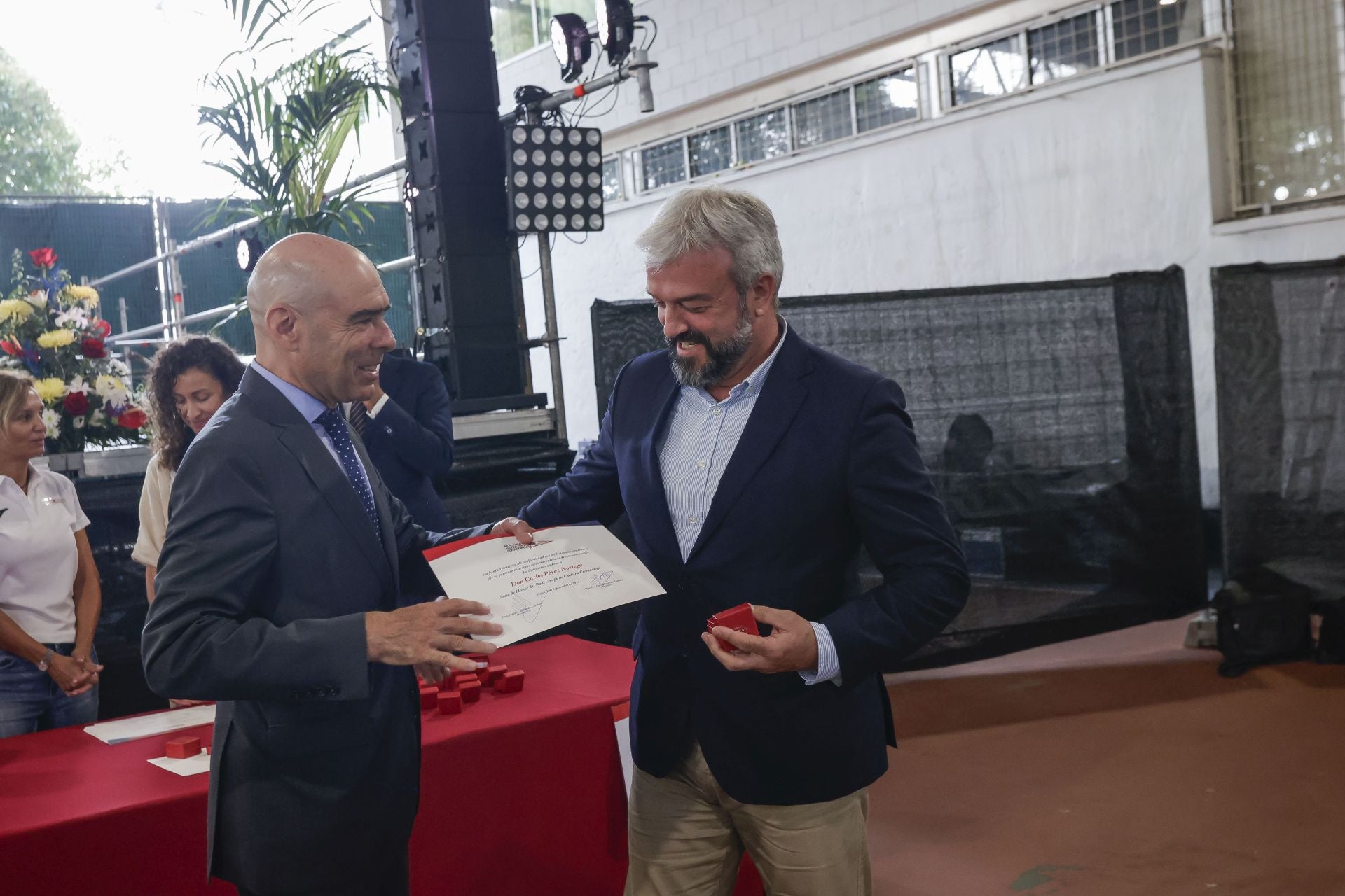 El Grupo Covadonga distingue a sus socios de mérito y de honor