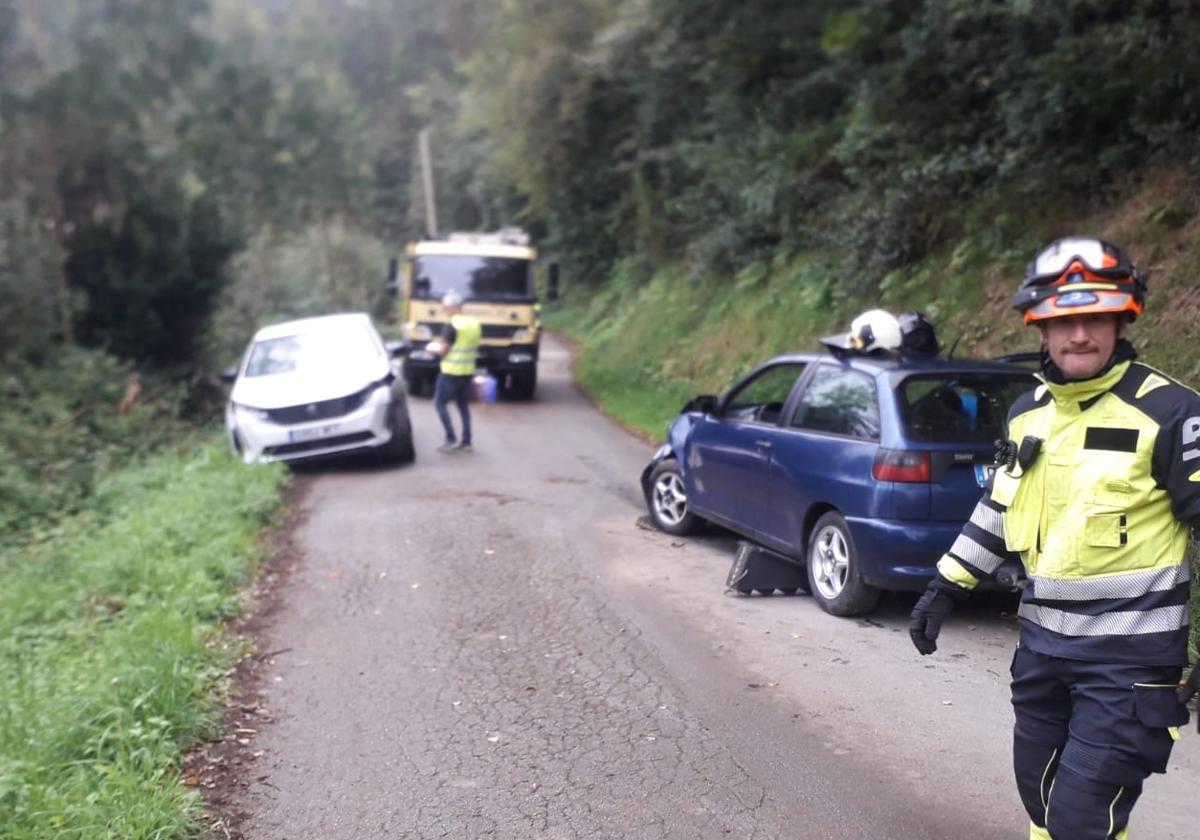 Una conductora de 56 años, herida grave tras chocar contra otro coche en Tapia de Casariego