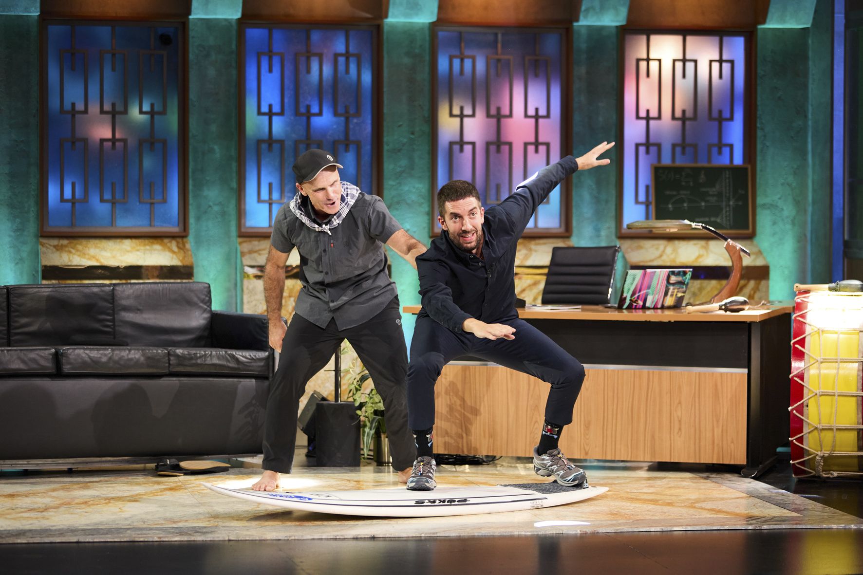 David Broncano estrenó su programa 'La Revuelta' con Aitor Francesena.