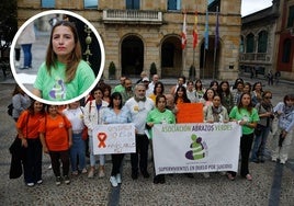 Concentración en la plaza Mayor de Gijón con motivo del Día de la Prevención del Suicidio. En la imagen, Carmen Grau.