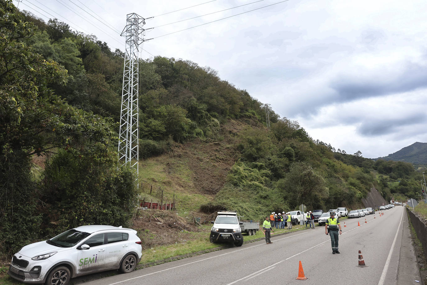 Un accidente en Mieres se cobra la vida de un operario de grúa