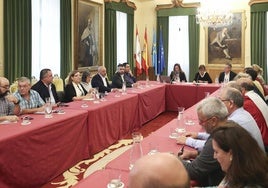 Reunión del grupo de trabajo sobre el vial de Jove dentro del Consejo Social.