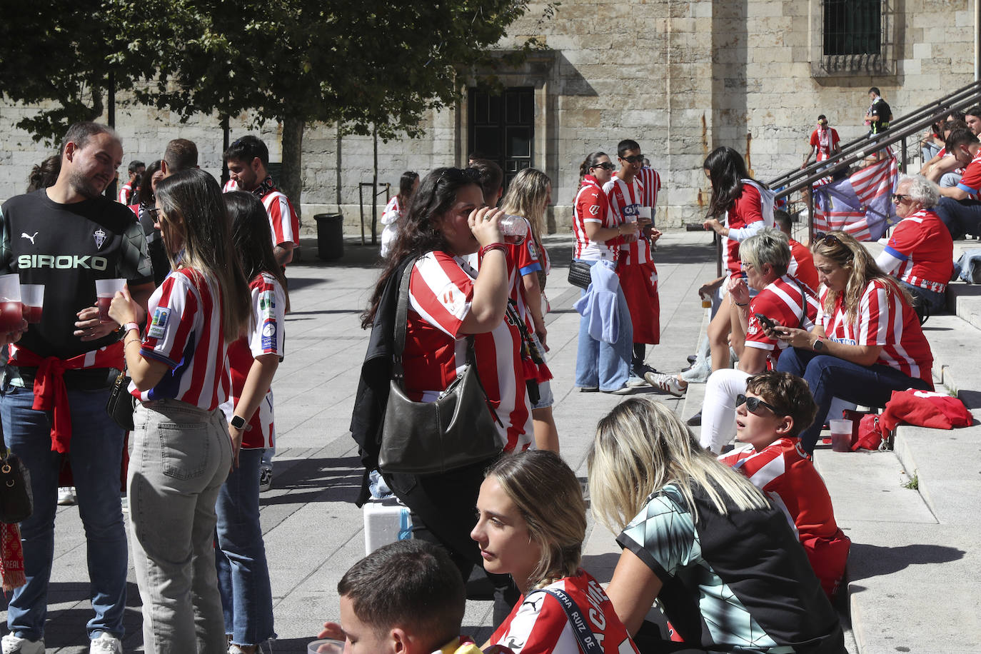 Ambientazo en Santander con la avalancha de sportinguistas