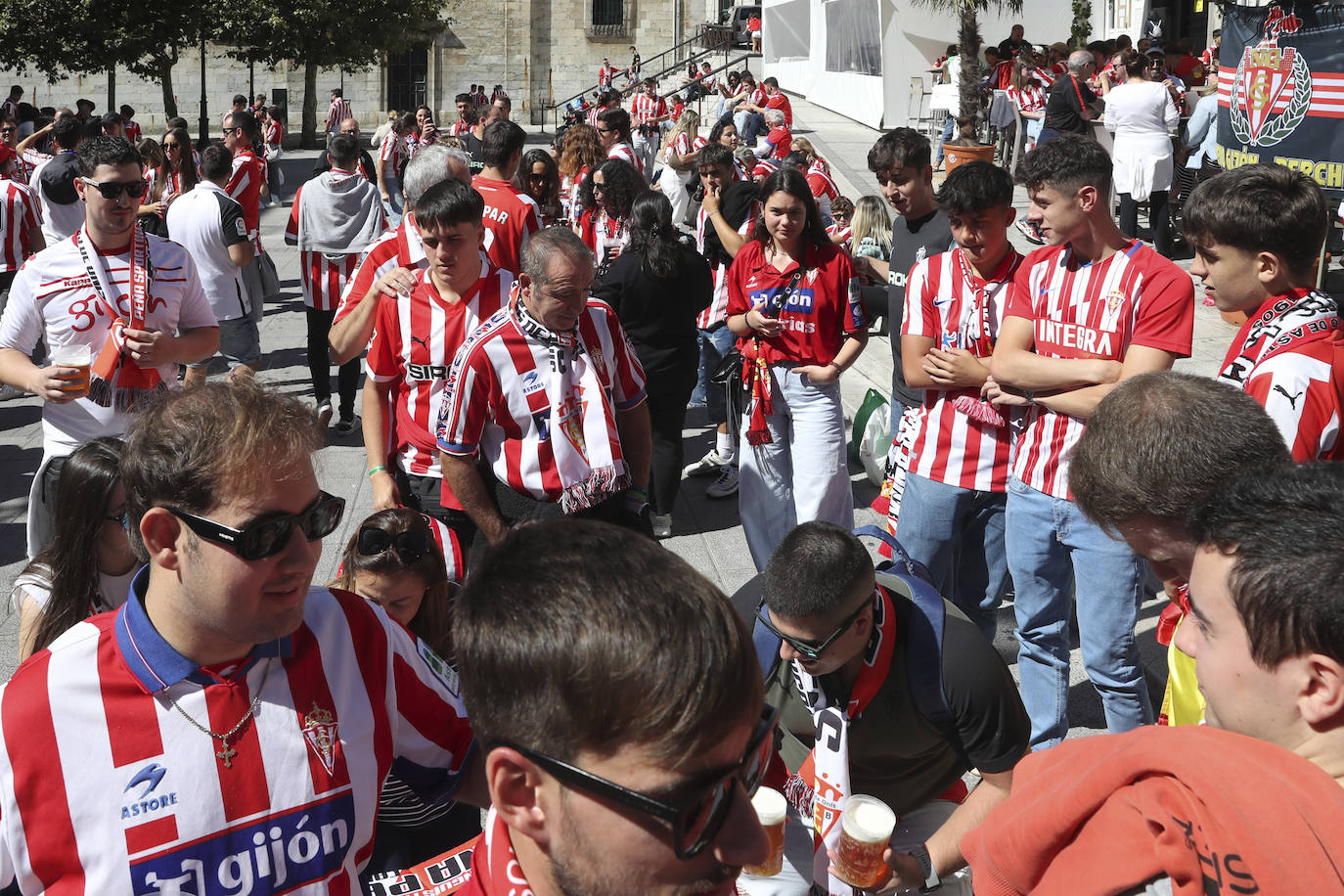 Ambientazo en Santander con la avalancha de sportinguistas