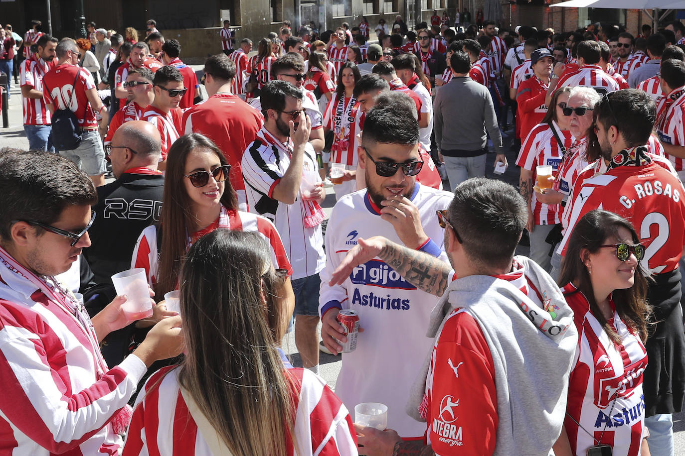 Ambientazo en Santander con la avalancha de sportinguistas