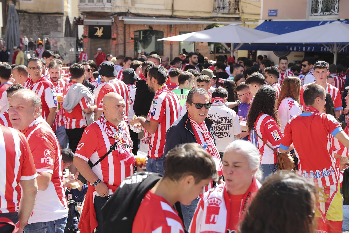 Ambientazo en Santander con la avalancha de sportinguistas