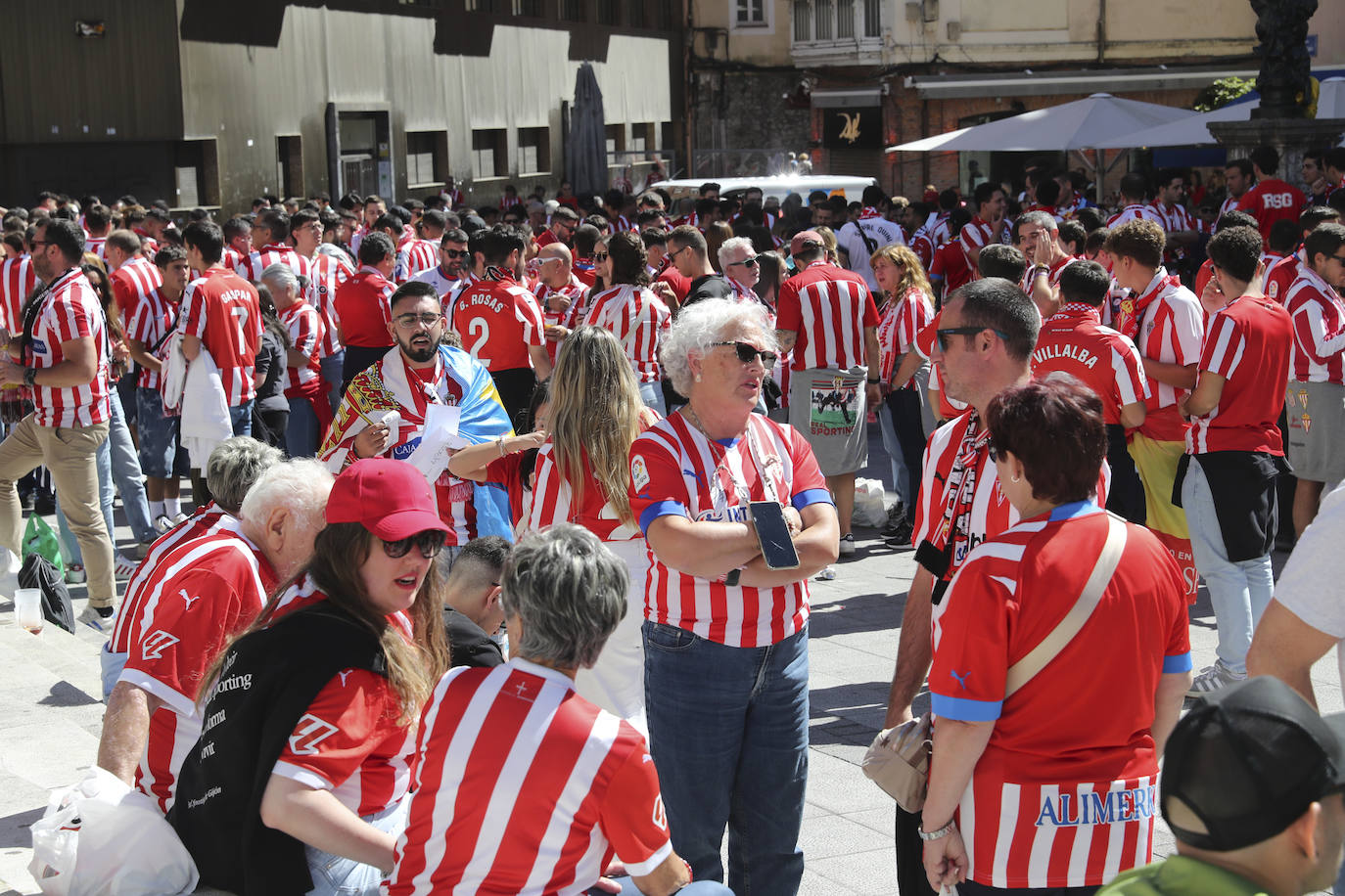 Ambientazo en Santander con la avalancha de sportinguistas