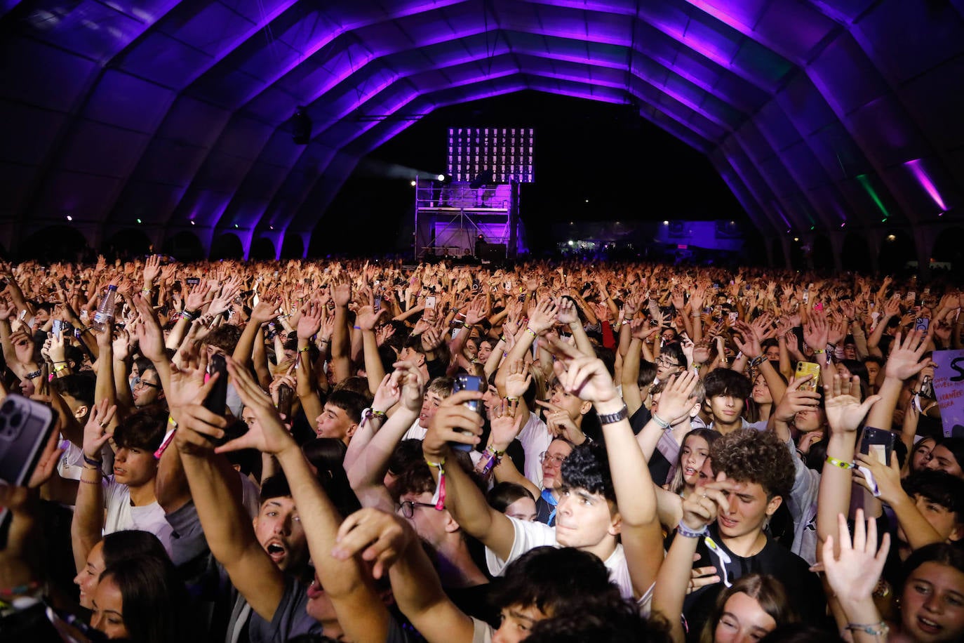 Mike Towers enciende La Ería