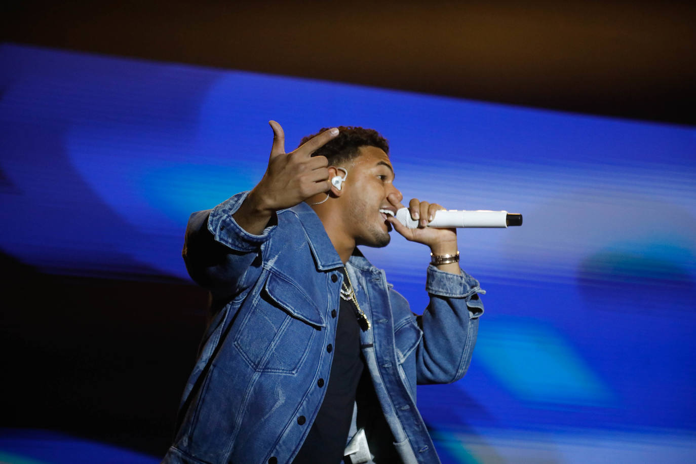 Mike Towers enciende La Ería