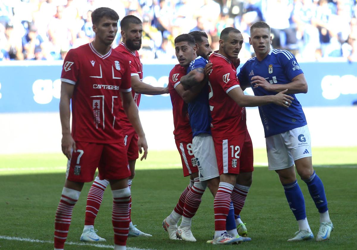 Las imágenes que deja el partido entre el Real Oviedo y el Cartagena