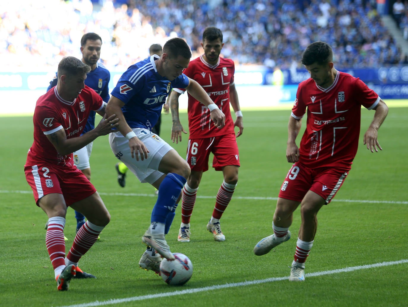 Las imágenes que deja el partido entre el Real Oviedo y el Cartagena