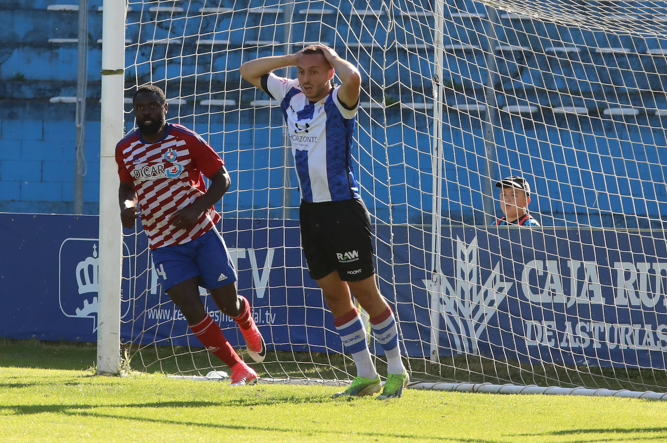 Las imágenes que deja el partido entre el Real Avilés y el Llanera