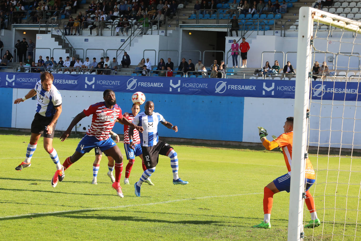 Las imágenes que deja el partido entre el Real Avilés y el Llanera