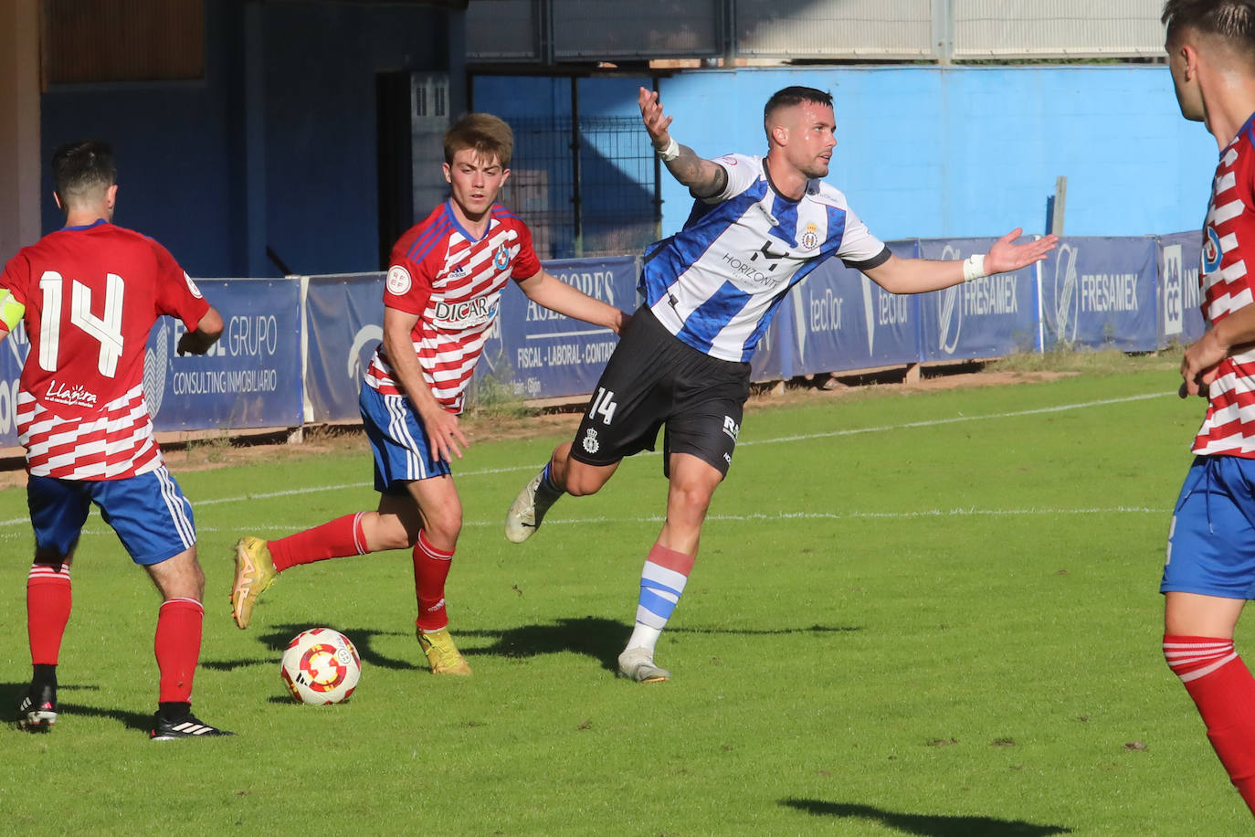 Las imágenes que deja el partido entre el Real Avilés y el Llanera