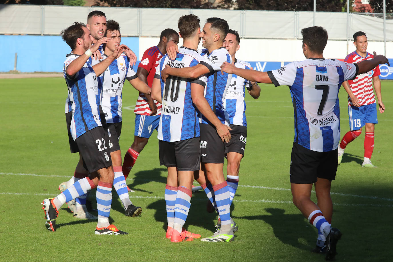 Las imágenes que deja el partido entre el Real Avilés y el Llanera