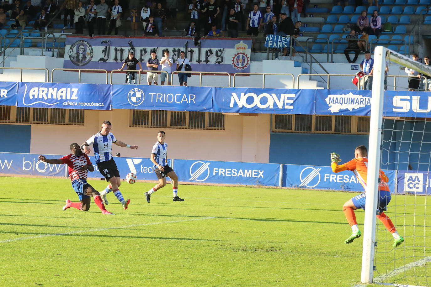 Las imágenes que deja el partido entre el Real Avilés y el Llanera