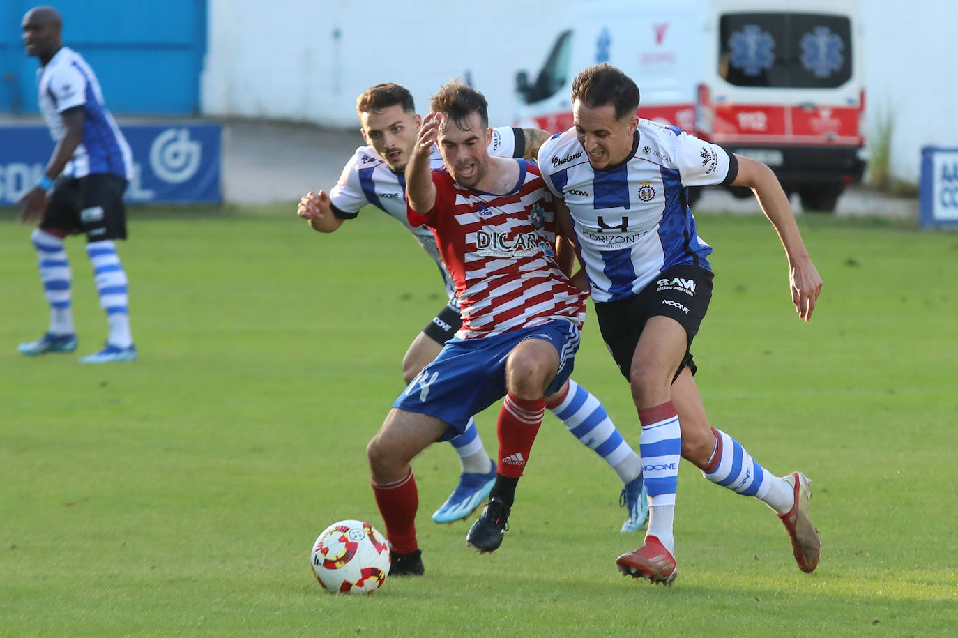 Las imágenes que deja el partido entre el Real Avilés y el Llanera